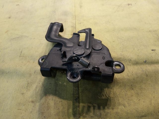 bontott TOYOTA YARIS Motorháztető Zárszerkezet