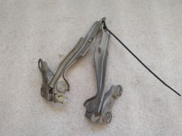 bontott TOYOTA YARIS Motorháztető Zsanér Pár