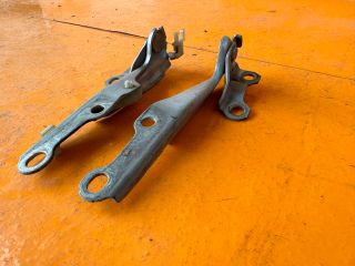 bontott TOYOTA YARIS Motorháztető Zsanér Pár