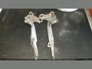 bontott TOYOTA YARIS Motorháztető Zsanér Pár