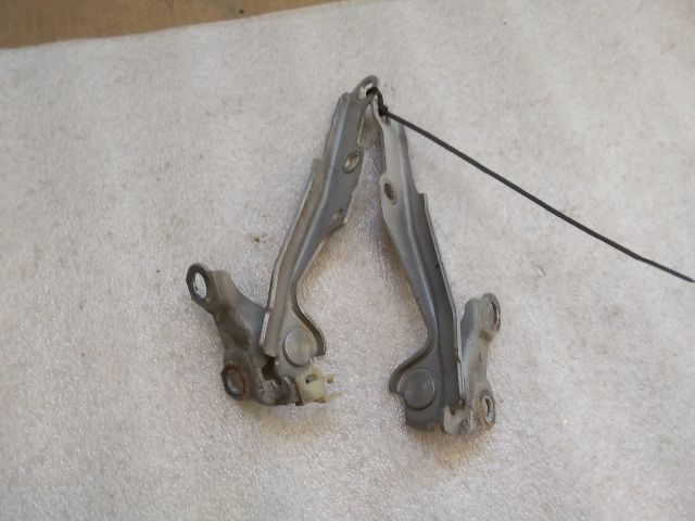 bontott TOYOTA YARIS Motorháztető Zsanér Pár