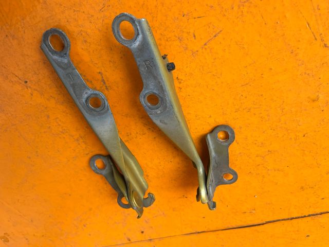 bontott TOYOTA YARIS Motorháztető Zsanér Pár