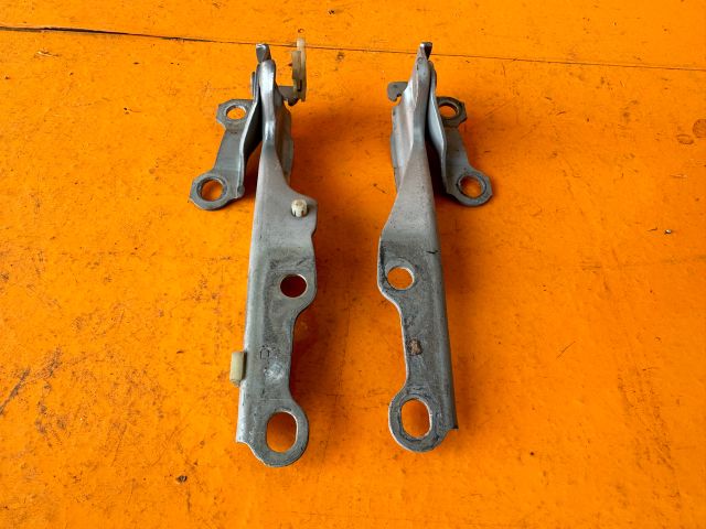 bontott TOYOTA YARIS Motorháztető Zsanér Pár