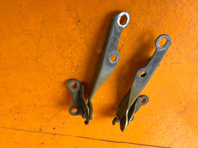 bontott TOYOTA YARIS Motorháztető Zsanér Pár