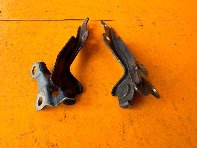 bontott TOYOTA YARIS Motorháztető Zsanér Pár