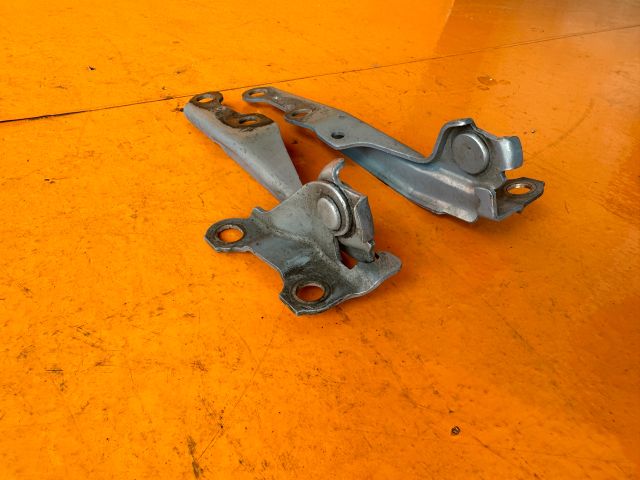 bontott TOYOTA YARIS Motorháztető Zsanér Pár