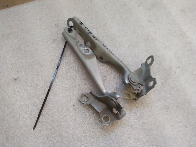 bontott TOYOTA YARIS Motorháztető Zsanér Pár