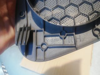 bontott TOYOTA YARIS Műszerfal Bal Hangszóró Burkolat