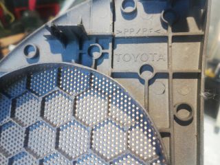 bontott TOYOTA YARIS Műszerfal Bal Hangszóró Burkolat