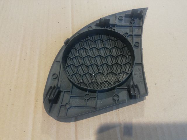 bontott TOYOTA YARIS Műszerfal Bal Hangszóró Burkolat