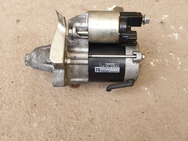 bontott TOYOTA YARIS Önindító