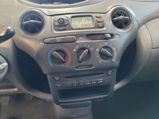 bontott TOYOTA YARIS Pohártartó