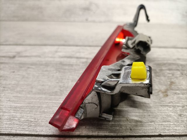 bontott TOYOTA YARIS Pótféklámpa