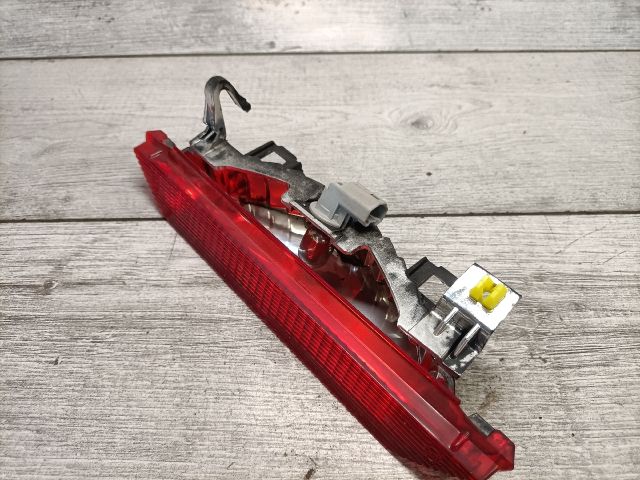 bontott TOYOTA YARIS Pótféklámpa