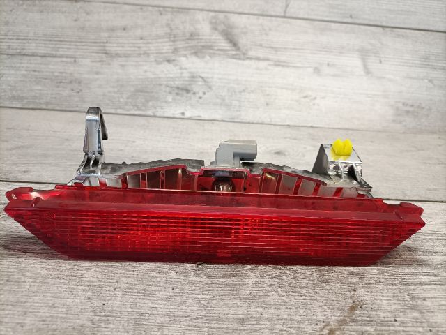 bontott TOYOTA YARIS Pótféklámpa