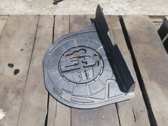 bontott TOYOTA YARIS Pótkerék Szerszámtartó