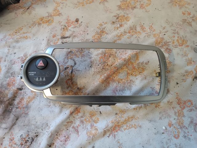 bontott TOYOTA YARIS Rádió / CD Keret