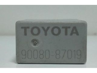 bontott TOYOTA YARIS Relé