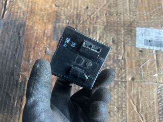 bontott TOYOTA YARIS Relé