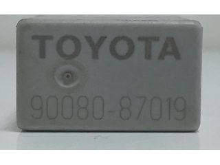 bontott TOYOTA YARIS Relé