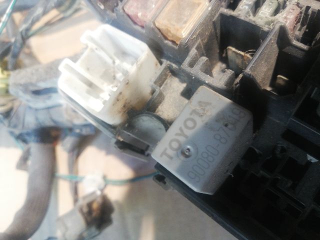 bontott TOYOTA YARIS Relé