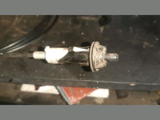 bontott TOYOTA YARIS Tankajtó Nyitó Bowden