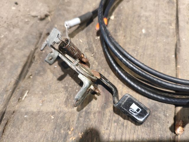 bontott TOYOTA YARIS Tankajtó Nyitó Bowden