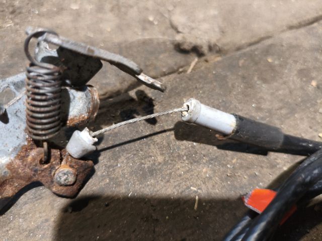 bontott TOYOTA YARIS Tankajtó Nyitó Bowden