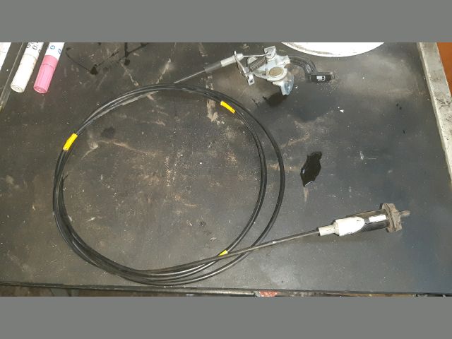 bontott TOYOTA YARIS Tankajtó Nyitó Bowden