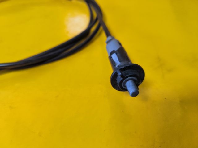 bontott TOYOTA YARIS Tankajtó Nyitó Bowden