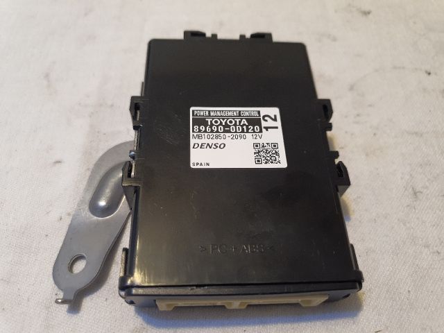 bontott TOYOTA YARIS Üzemanyag Befecskendező Vezérlő