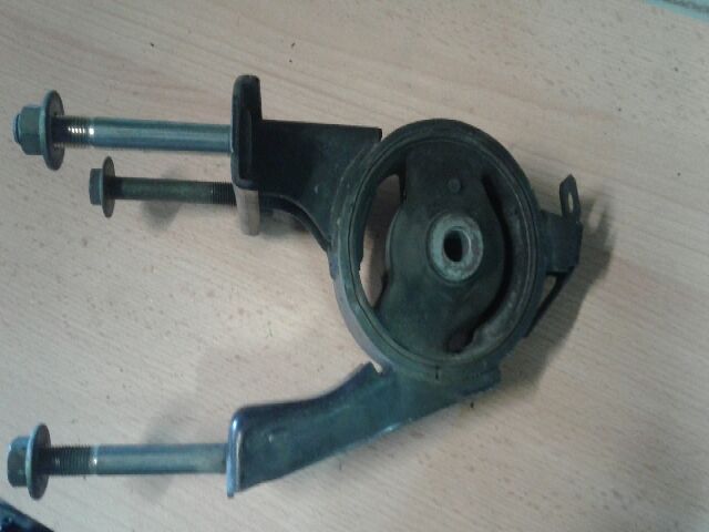 bontott TOYOTA YARIS Váltó Tartó Bak (Pozíciófüggetlen)