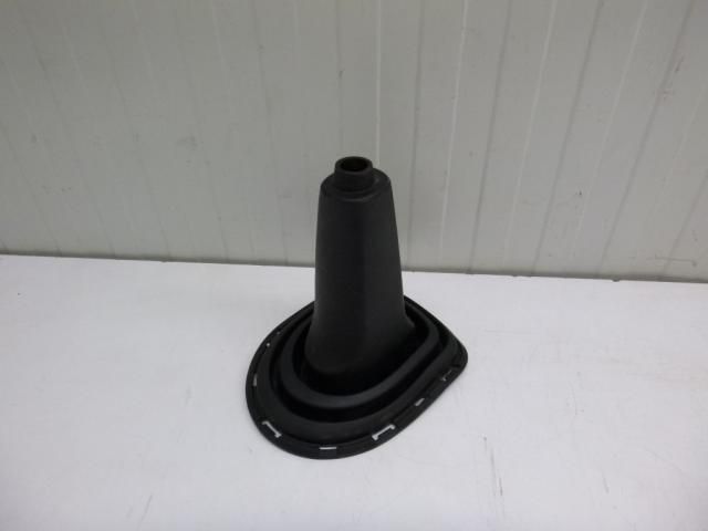 bontott TOYOTA YARIS Váltószoknya