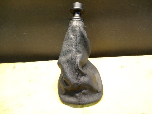 bontott TOYOTA YARIS Váltószoknya