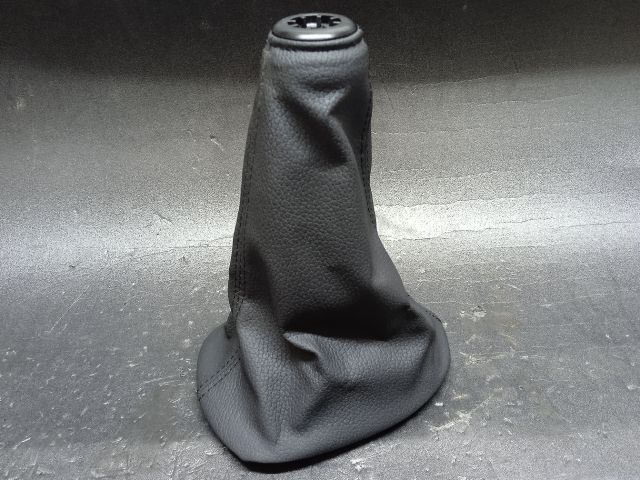 bontott TOYOTA YARIS Váltószoknya