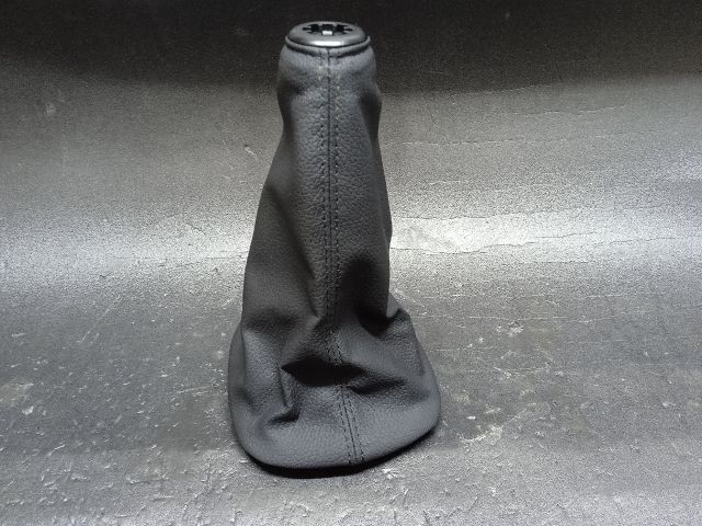 bontott TOYOTA YARIS Váltószoknya