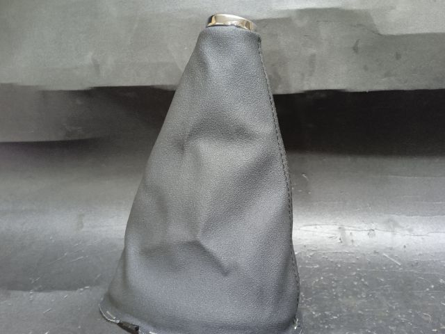 bontott TOYOTA YARIS Váltószoknya