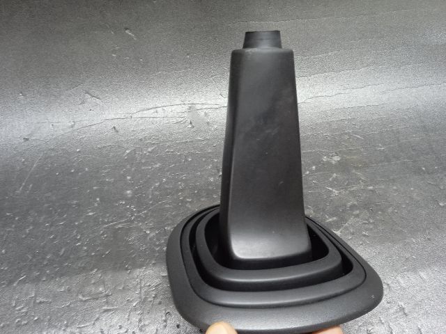 bontott TOYOTA YARIS Váltószoknya