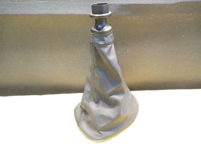 bontott TOYOTA YARIS Váltószoknya