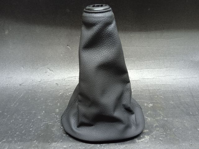 bontott TOYOTA YARIS Váltószoknya