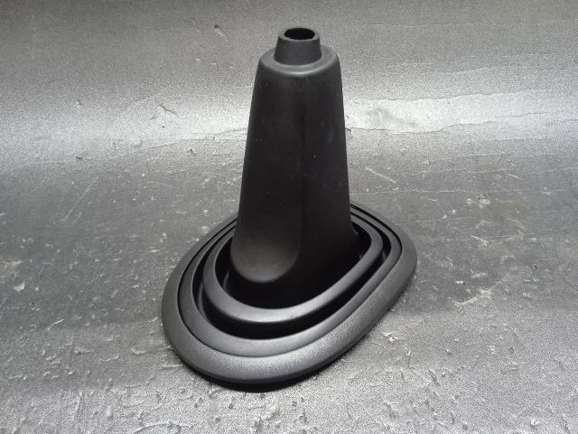 bontott TOYOTA YARIS Váltószoknya