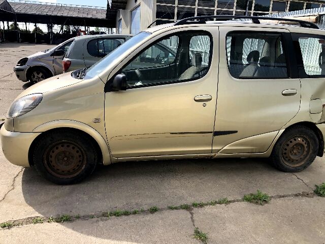 bontott TOYOTA YARIS VERSO Bal első Kerékagy