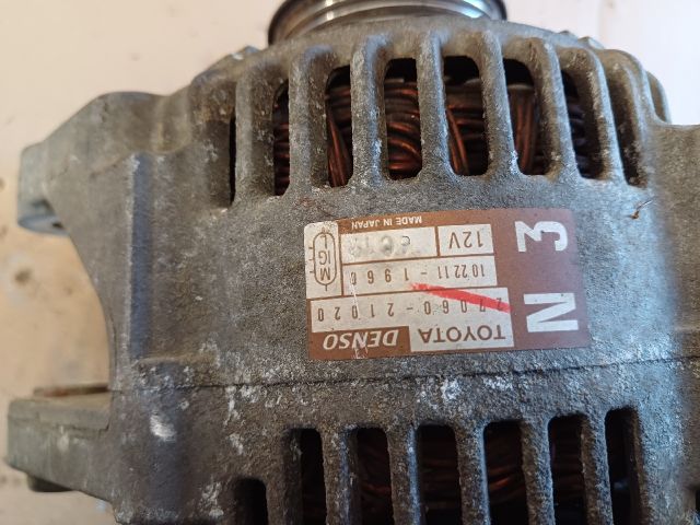 bontott TOYOTA YARIS VERSO Generátor