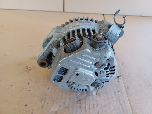 bontott TOYOTA YARIS VERSO Generátor