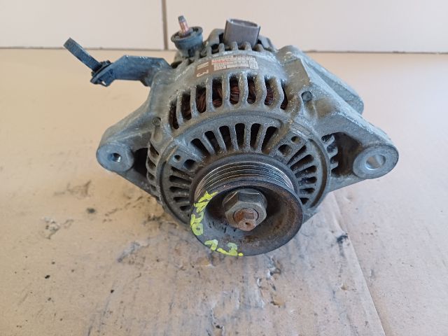 bontott TOYOTA YARIS VERSO Generátor