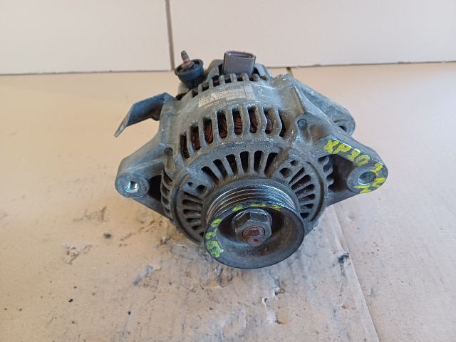 bontott TOYOTA YARIS VERSO Generátor