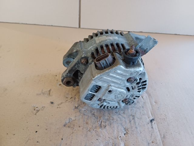 bontott TOYOTA YARIS VERSO Generátor