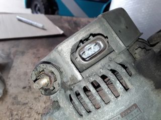 bontott TOYOTA YARIS VERSO Generátor