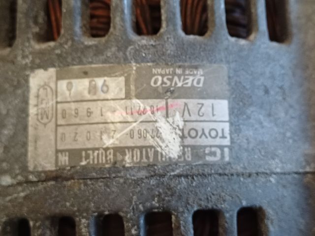 bontott TOYOTA YARIS VERSO Generátor