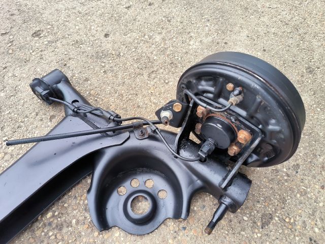 bontott TOYOTA YARIS VERSO Hátsó Híd (Dobfékes)